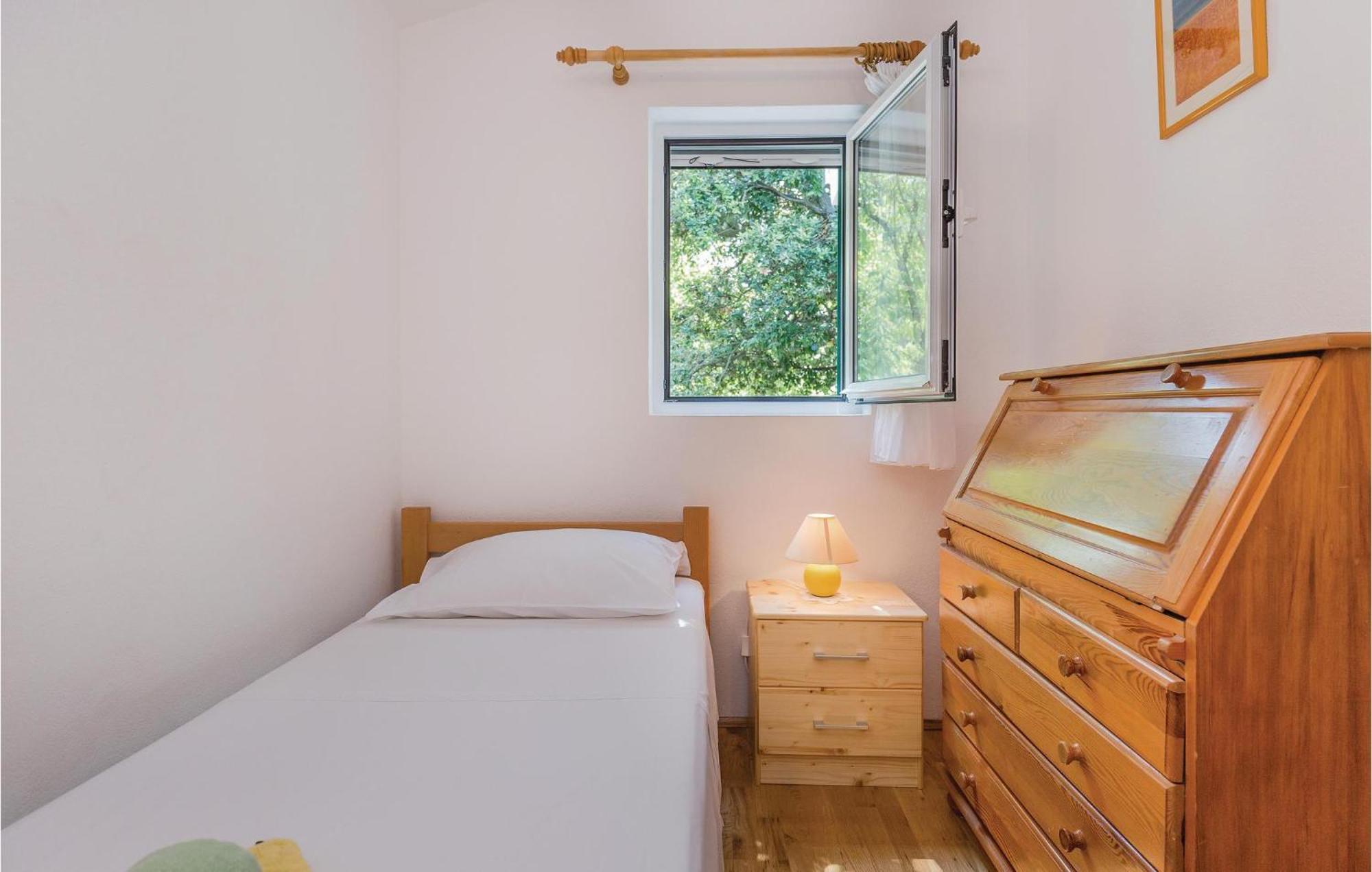 2 Bedroom Awesome Home In Gornje Tučepi Zewnętrze zdjęcie