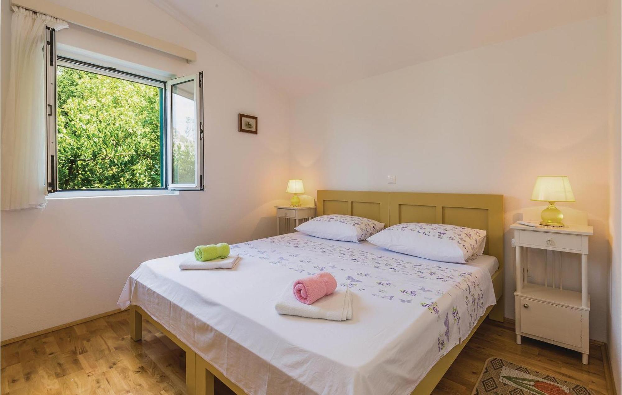 2 Bedroom Awesome Home In Gornje Tučepi Zewnętrze zdjęcie