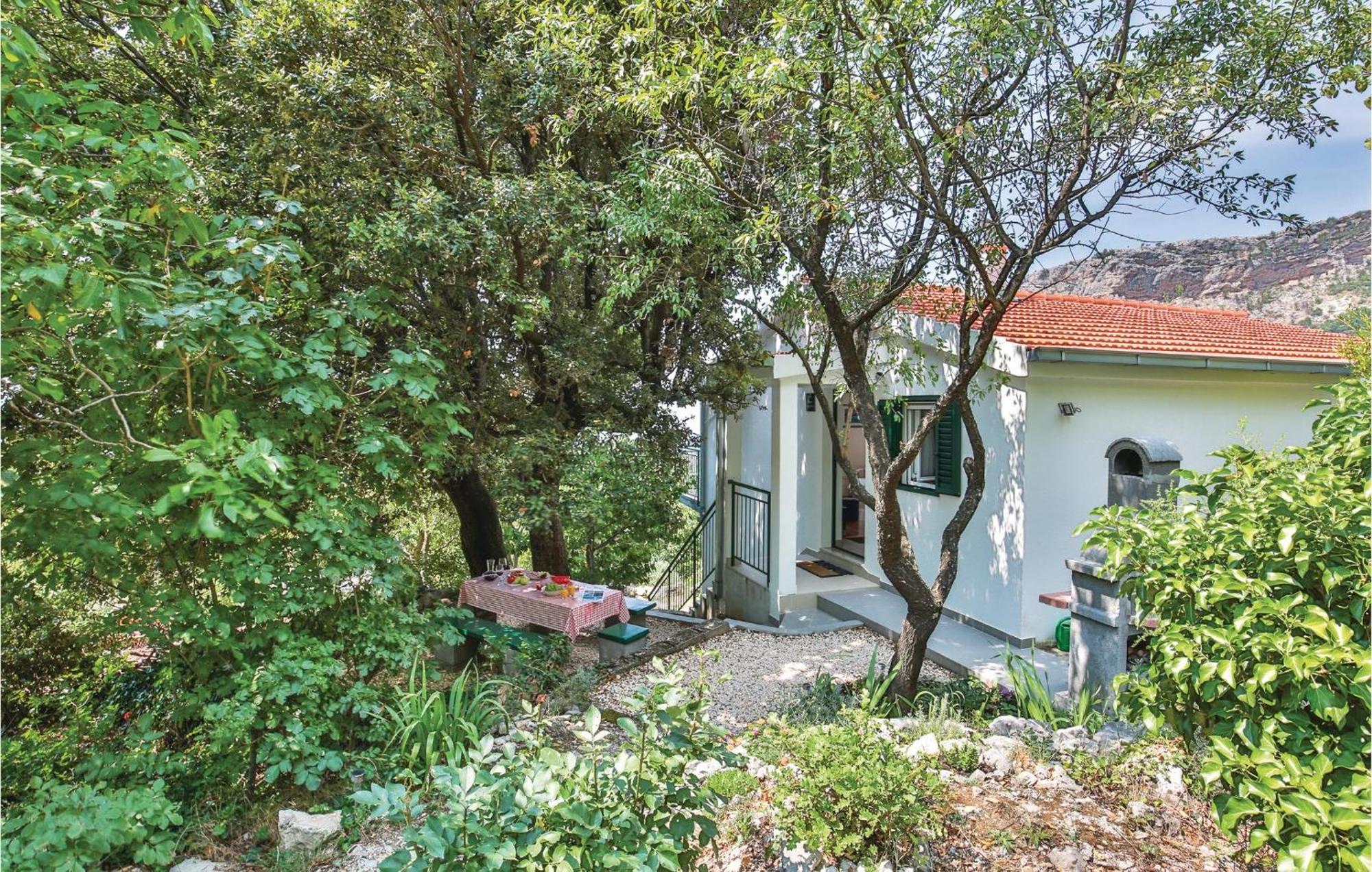 2 Bedroom Awesome Home In Gornje Tučepi Zewnętrze zdjęcie